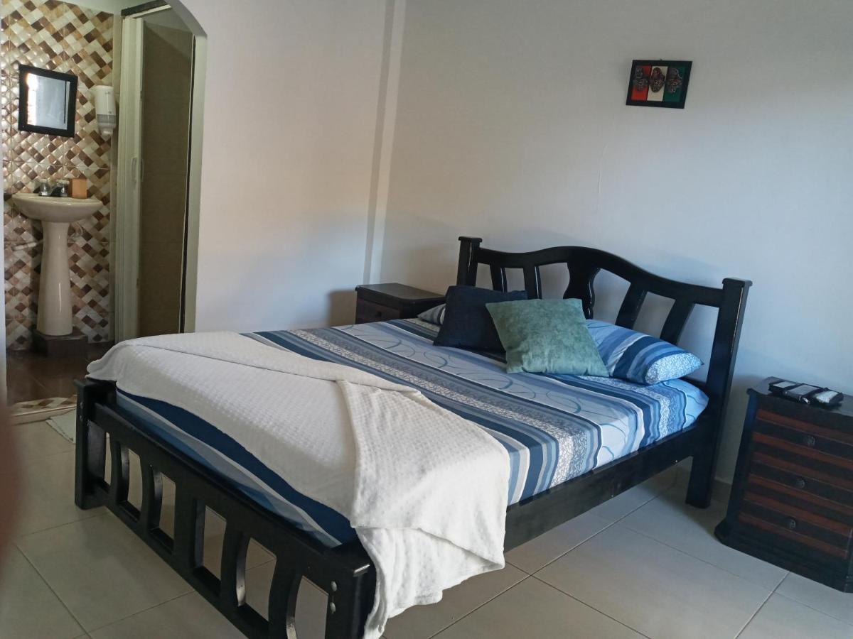 Hostal Cuyagua ปาโลมิโน ภายนอก รูปภาพ