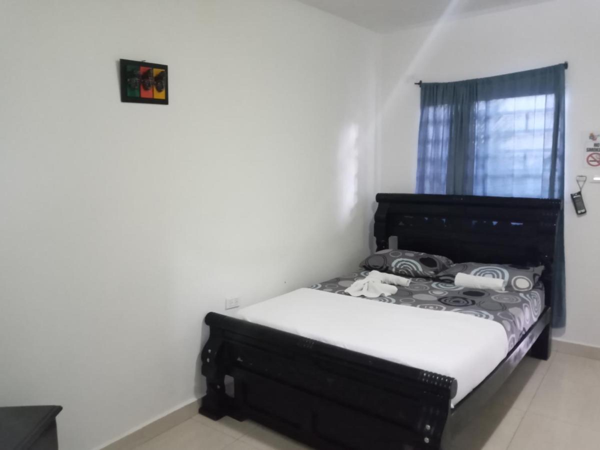 Hostal Cuyagua ปาโลมิโน ภายนอก รูปภาพ